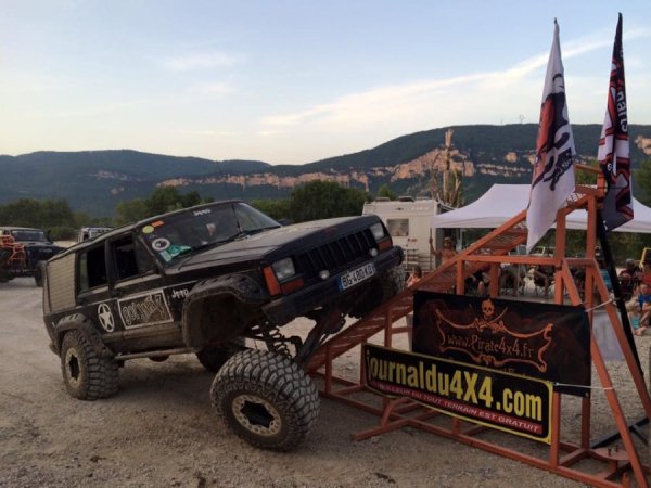 XJ Pirate 4x4.jpg