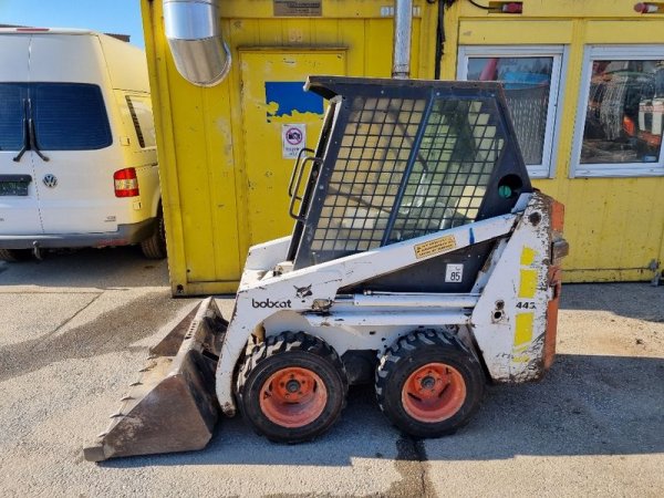 chargeurs-compacts-443-bobcat.jpeg