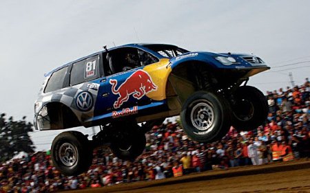 163_0904_09z%2Bvolkswagen_touareg_tdi_baja_trophy_truck_racer%2Bflying_view.jpg