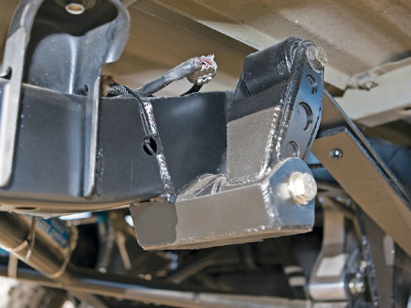 0704or_03_z+2004_nissan_titan_prerunner+shackle_relocation.jpg 0704or_03_z+2004_nissan_titan_prerunner+shackle_relocation.jpg