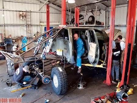 129_0603_17znissan_titanshop_view.jpg 129_0603_17znissan_titanshop_view.jpg