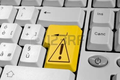 5338359-clavier-d-39-ordinateur-lorsque-la-touche-entr-e-est-remplac-attention-avec-la-cl-jaune.jpg